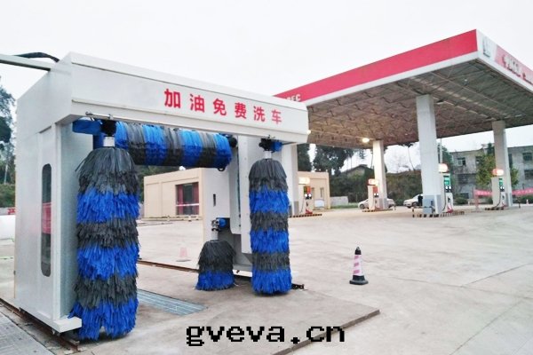 兰州加油(yóu)站洗車機(jī)與(yǔ)人(rén)工洗車哪个(gè)更(gèng)好(hǎo)呢.jpg